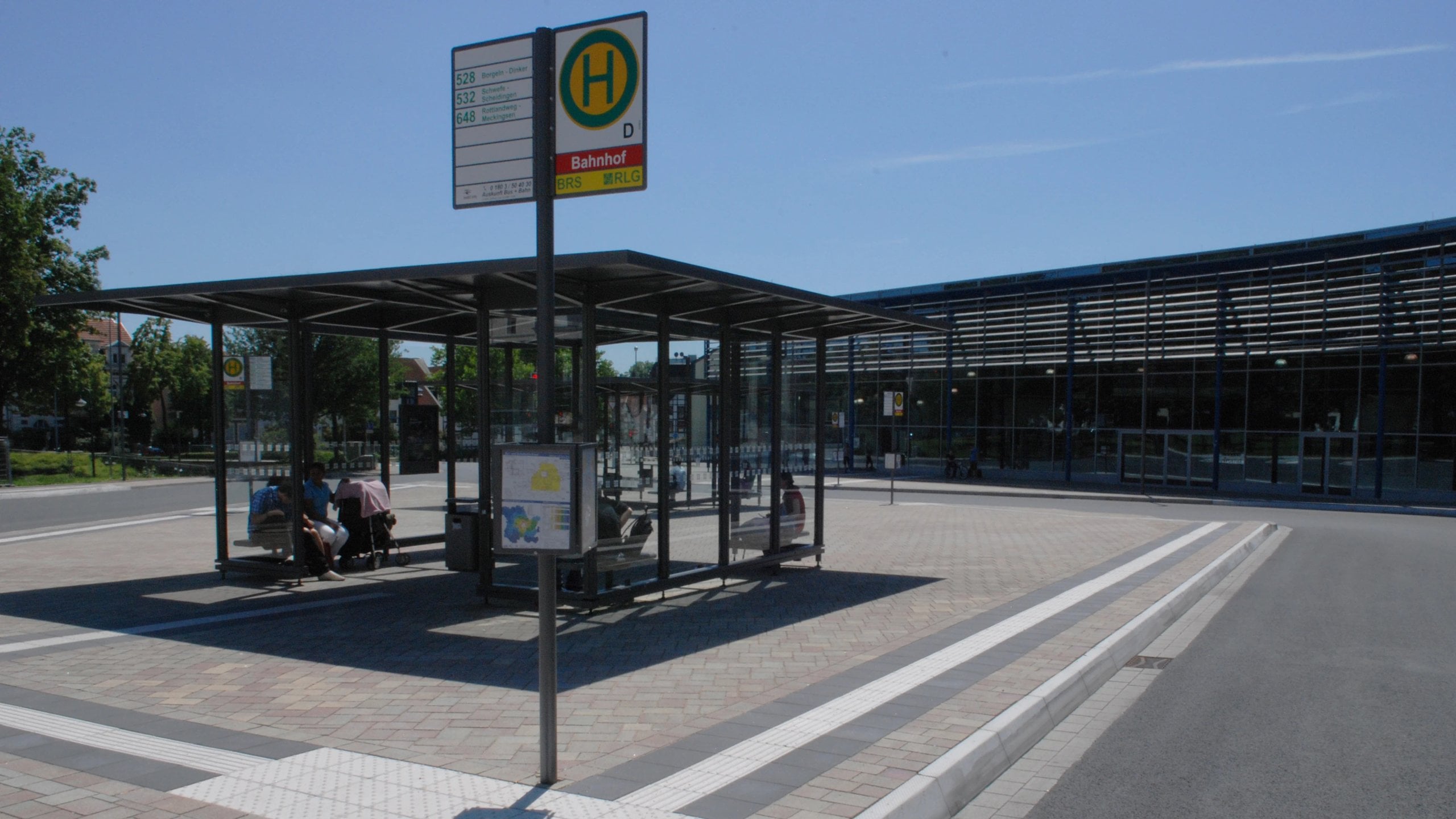 The same stop in daylight, the paving barely shows the lights